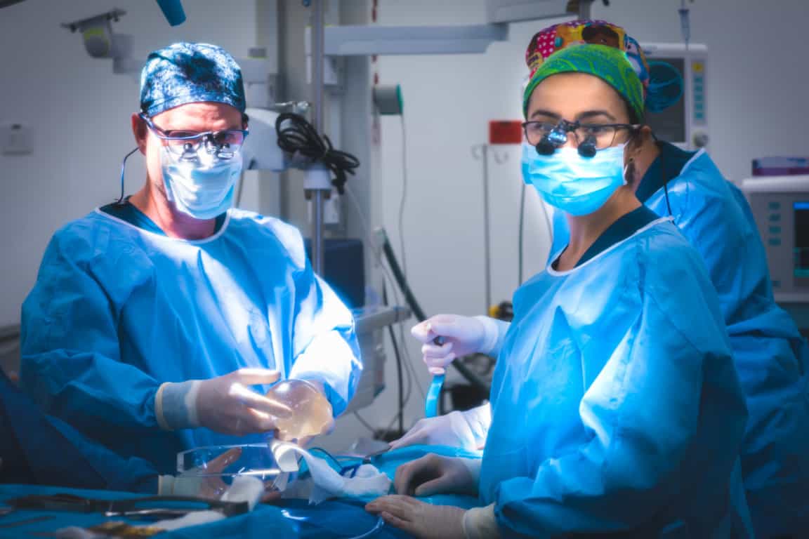 Dr. Alex Campbell Plastic Surgeon Colombia Premium Care